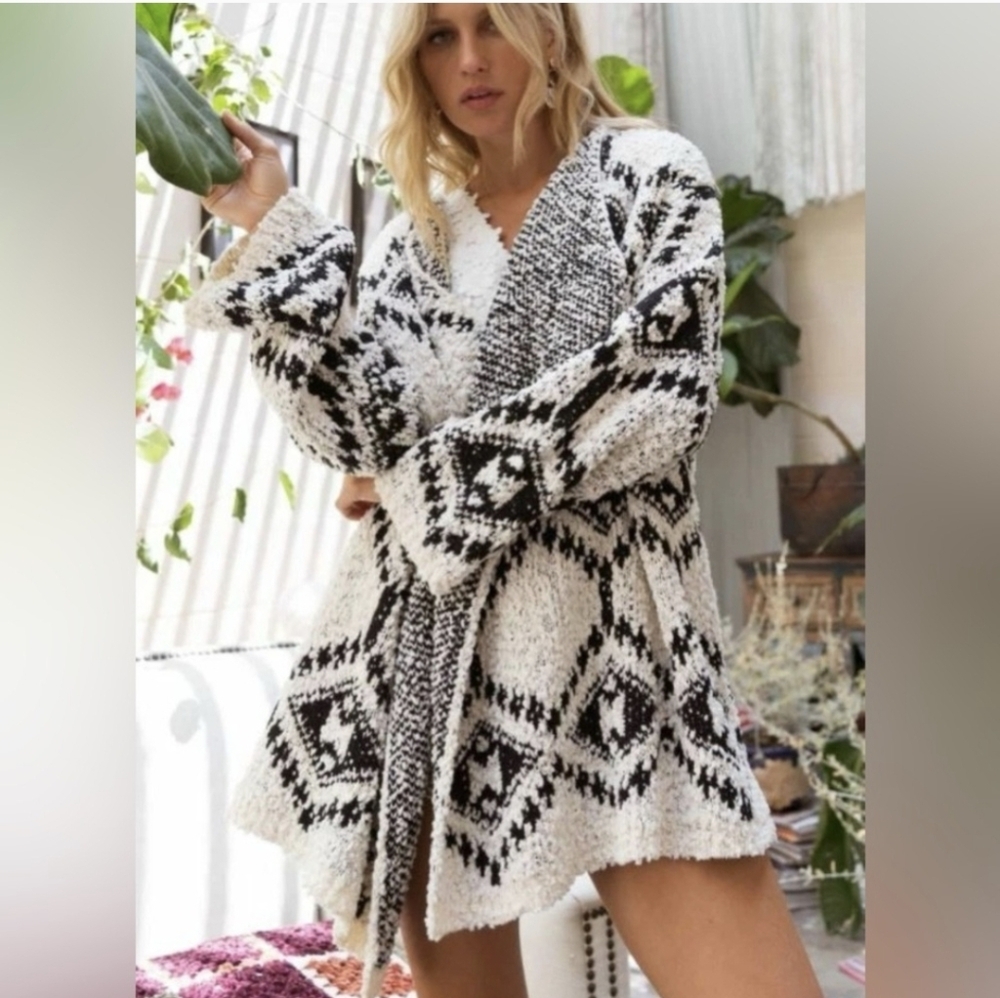 POL Boutique Cozy Black and White Patterned Cardigan Drapey Oversized S But OSFM